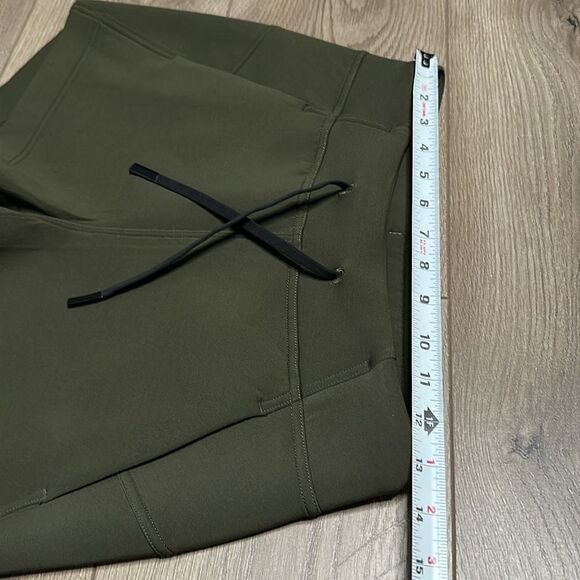 Lululemon In-Form‎ Medium Rise 3.5” Short Dark Olive Luxtreme Casual Shorts 4 - Picture 5 of 9